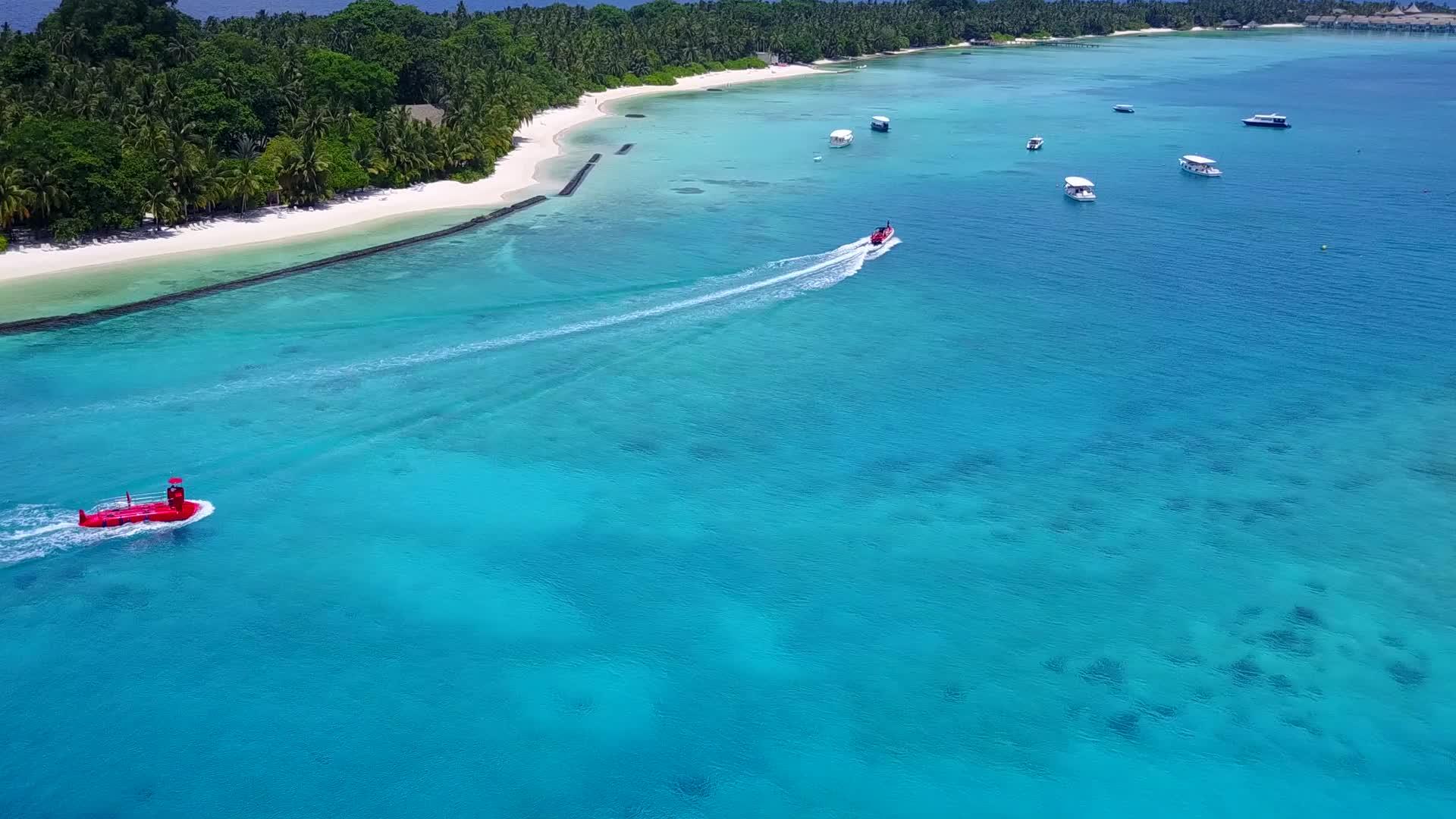 以白沙底浅海为航程的浅海空中无人飞机飞越外国度假胜地视频的预览图