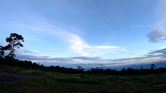 塔伊兰法特卡布里的太阳反射和云phetchaburi视频的预览图