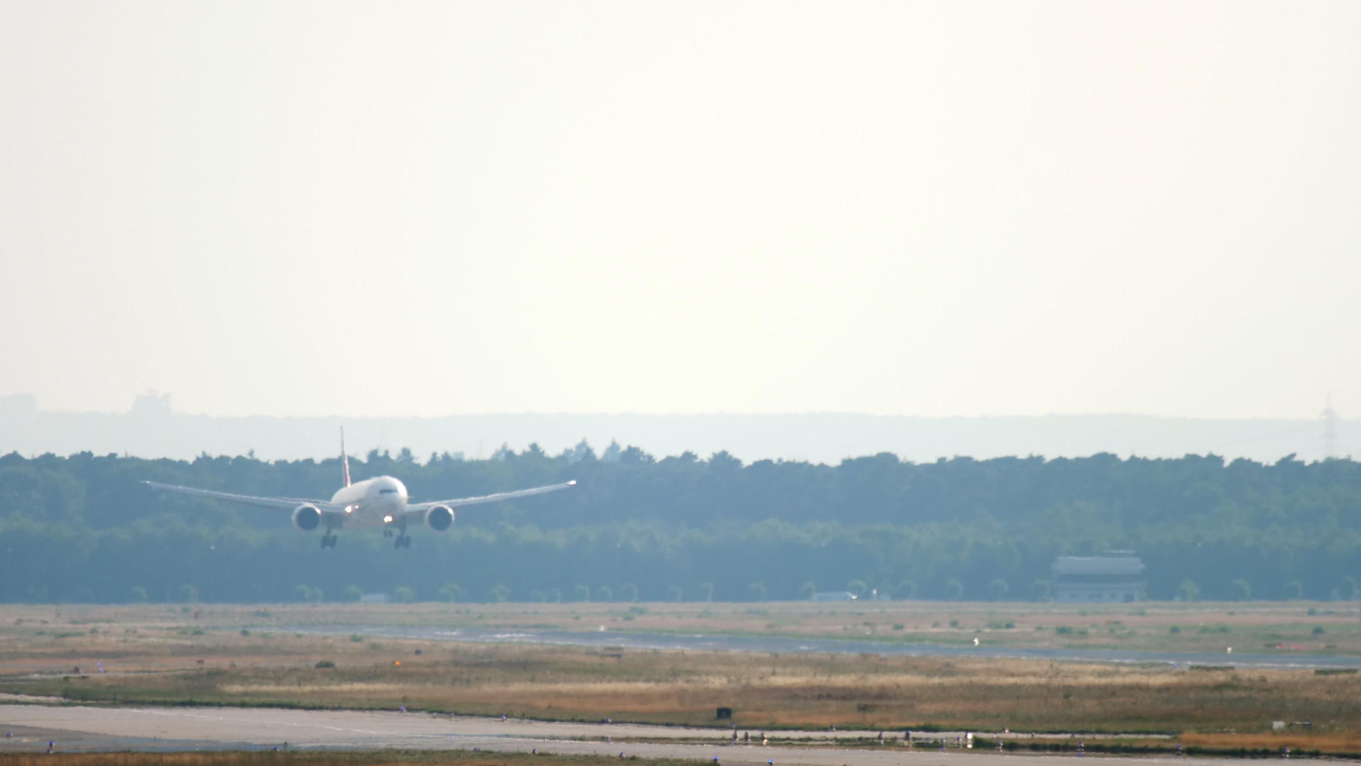 飞机降落在法兰克福岛视频的预览图