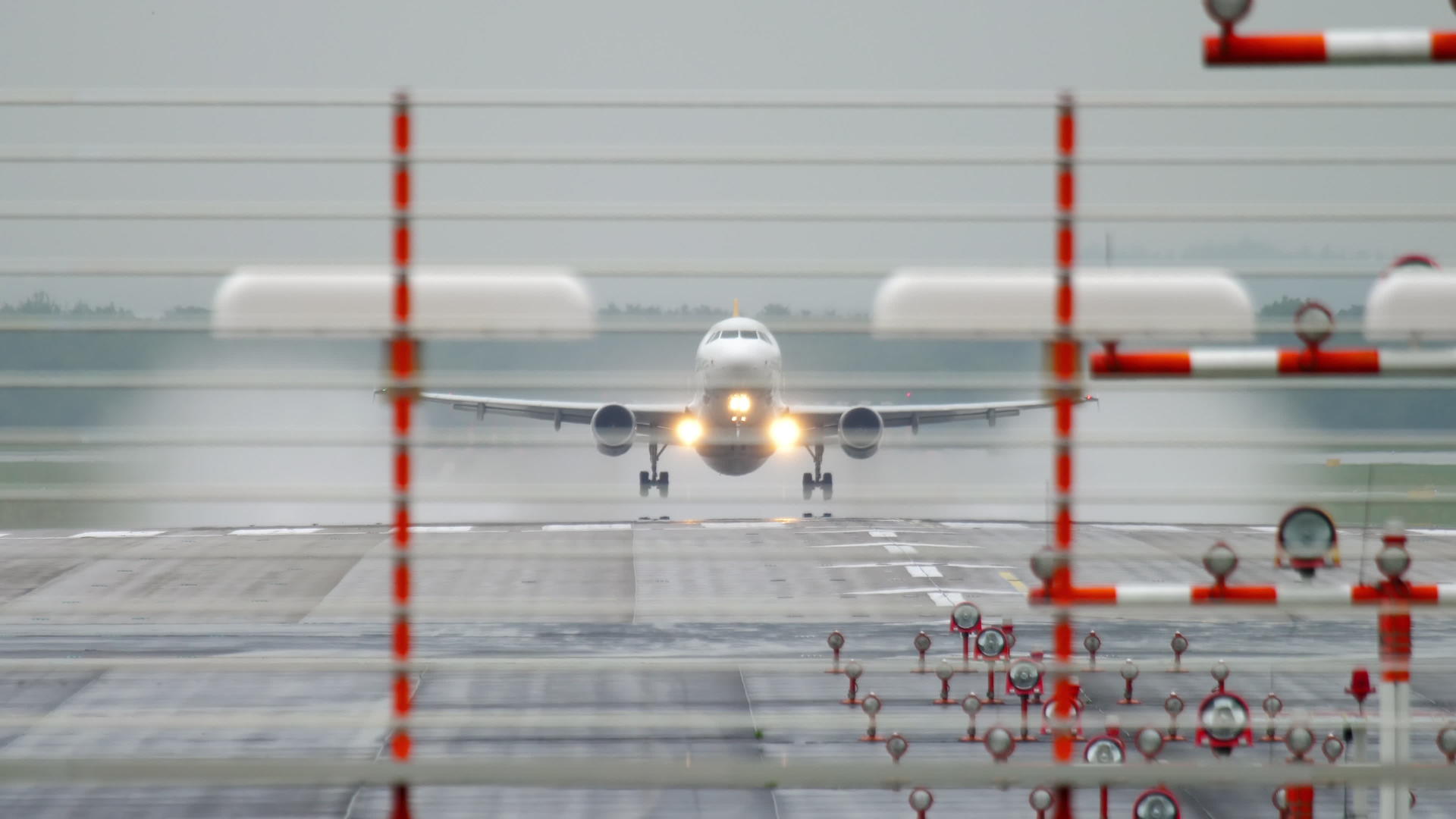 起飞喷气客机视频的预览图