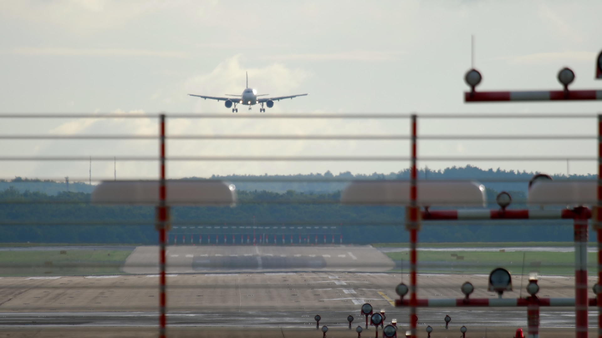 喷气式飞机接近视频的预览图