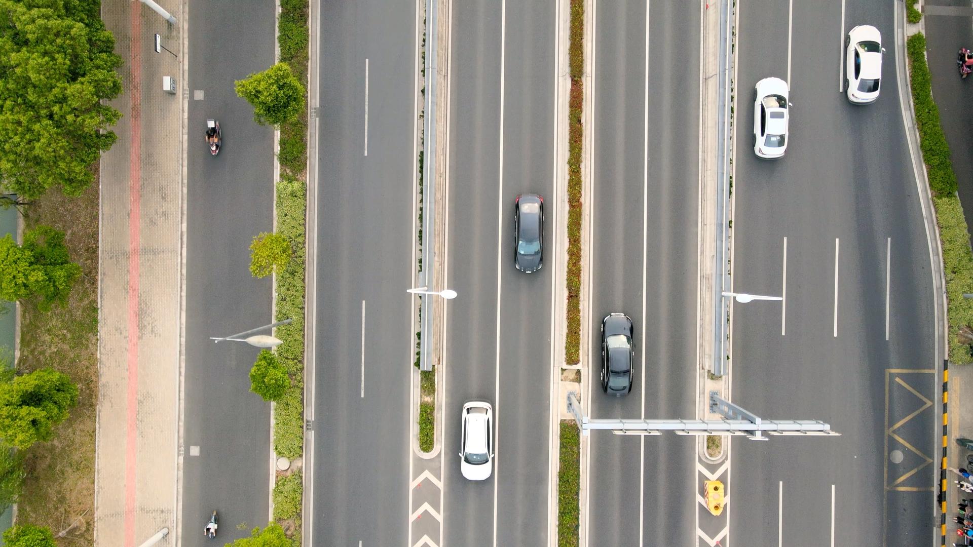 4k城市公路交通航拍视频的预览图