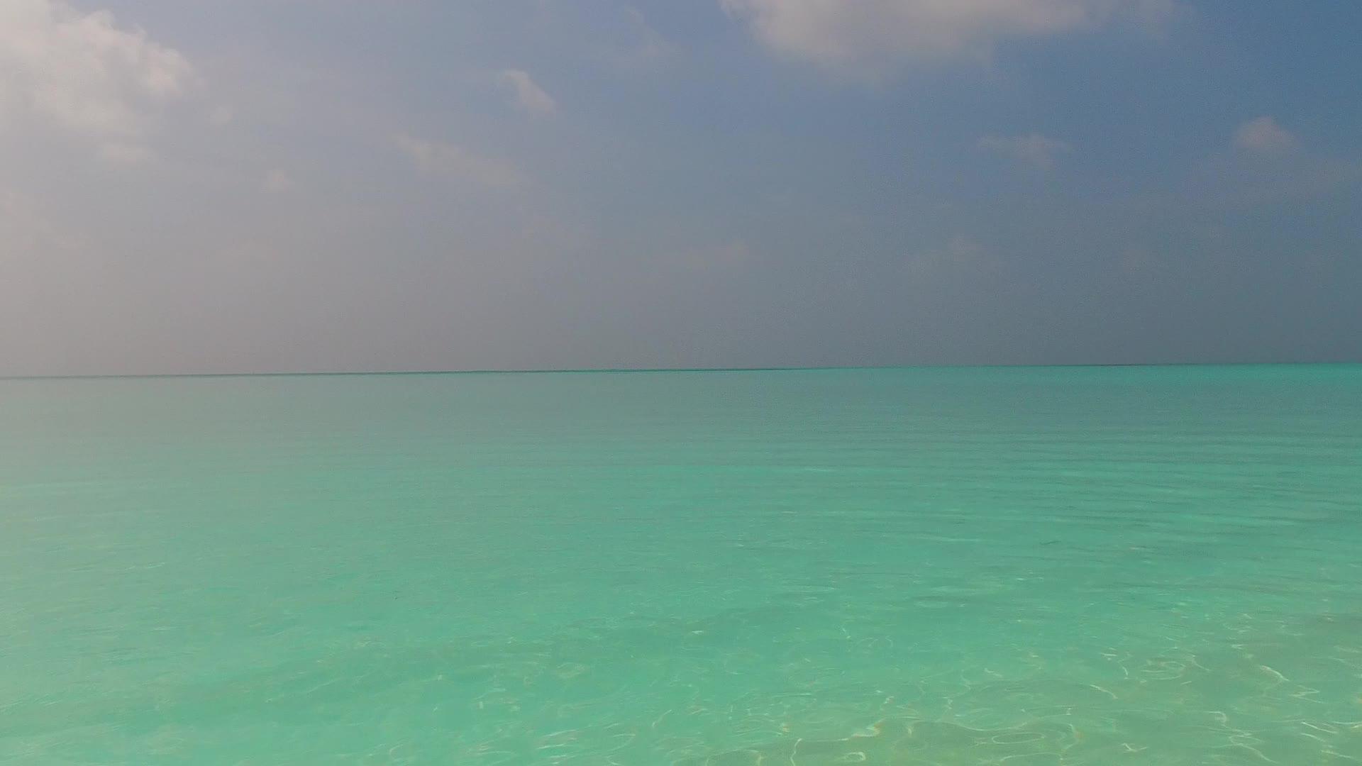 海洋泻湖海滩时间阳光天然水蓝色泻湖和沙洲附近清洁视频的预览图