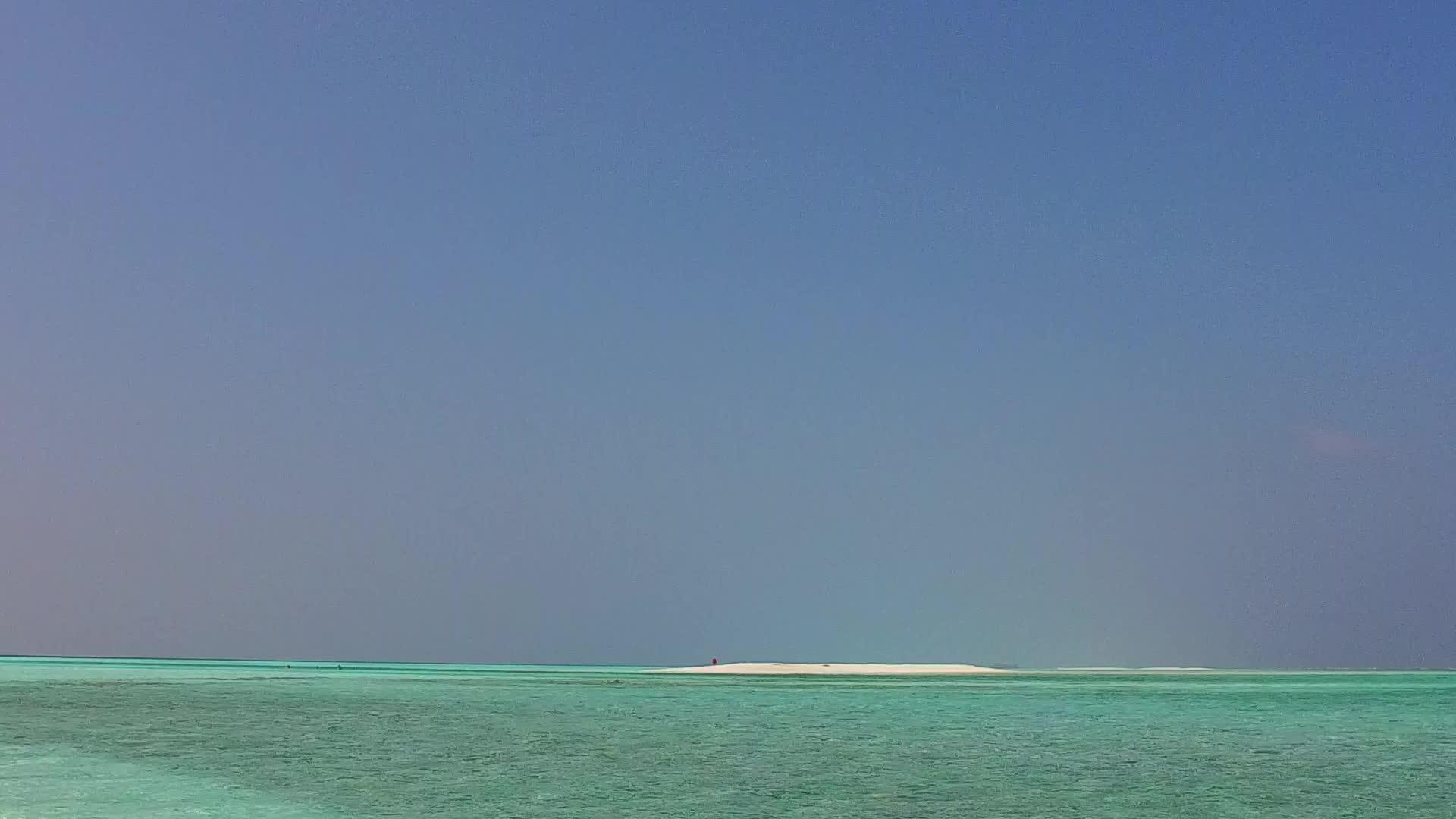 热带度假胜地海滩时间的浪漫风景视频的预览图