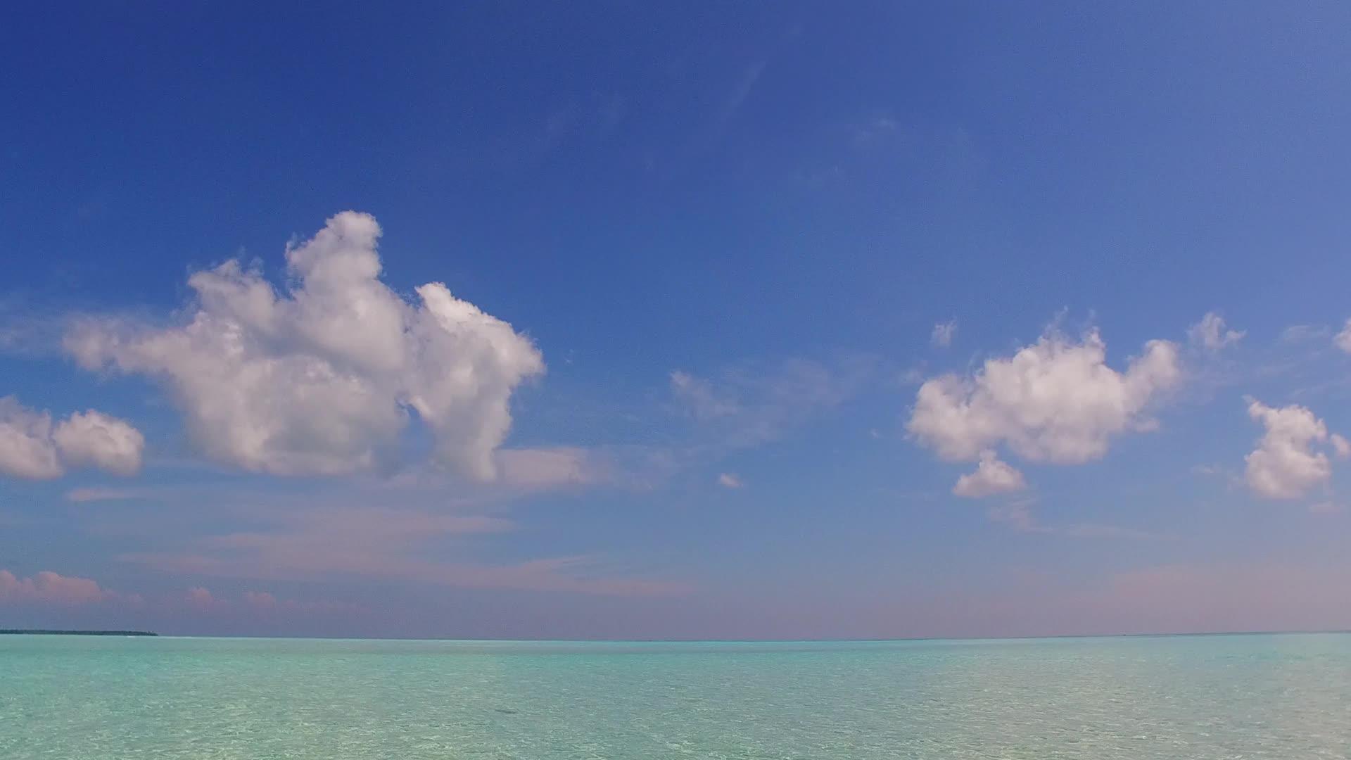 美丽的海景的太空性质是在日落前用白色的沙子背景视频的预览图