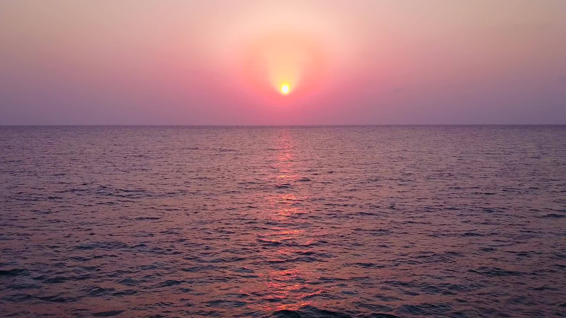 豪华海岸海滩度假靠近冲浪的白色海滩背景水蓝色泻湖视频的预览图