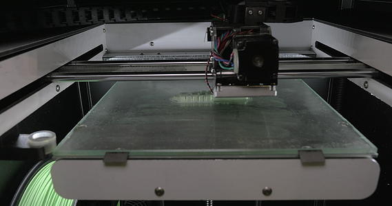 3D打印机制成白色塑料材料视频的预览图