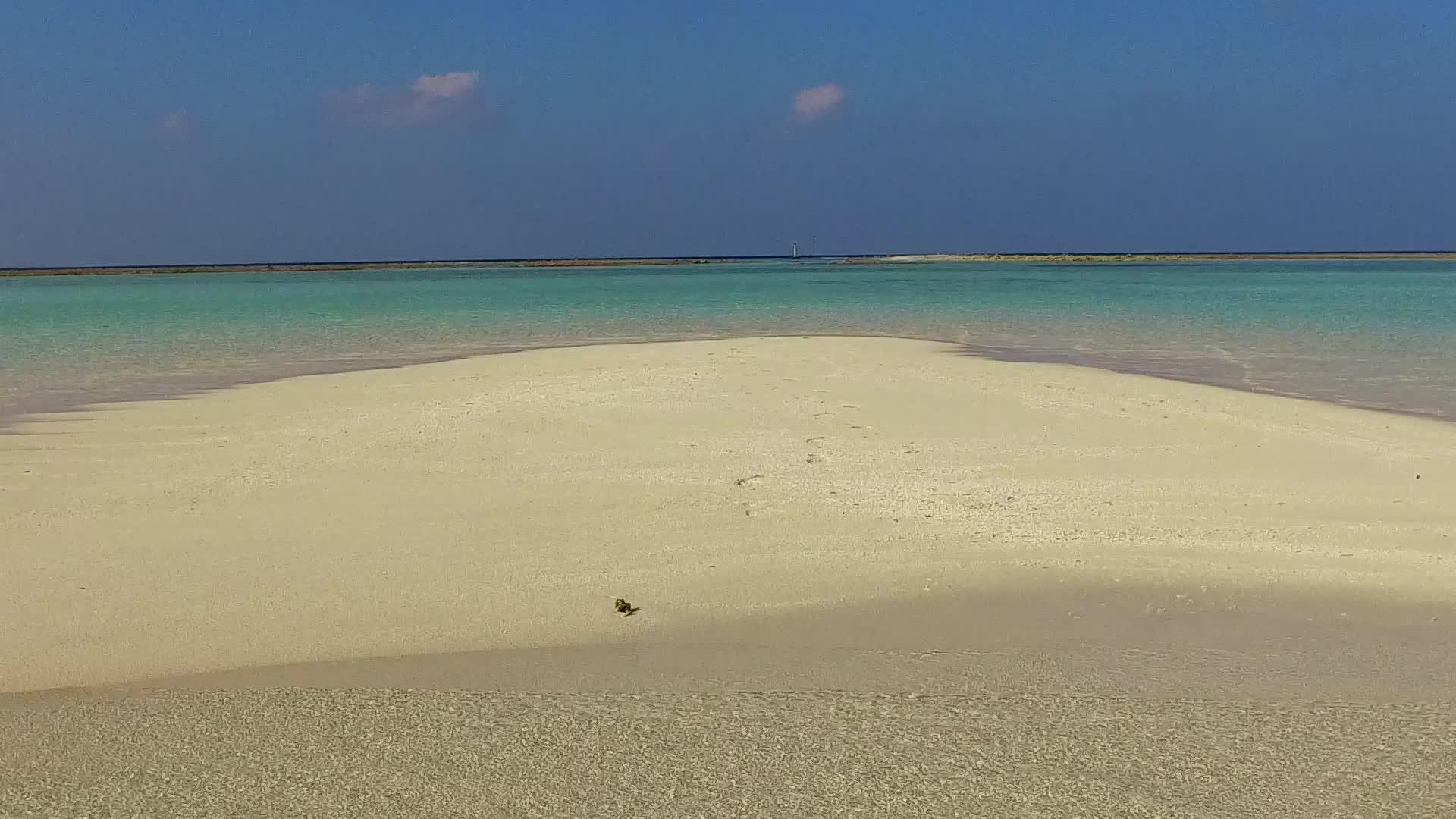 平静的岛屿海滩是空的空的抽象的从绿色的海洋到沙巴附近的白色视频的预览图