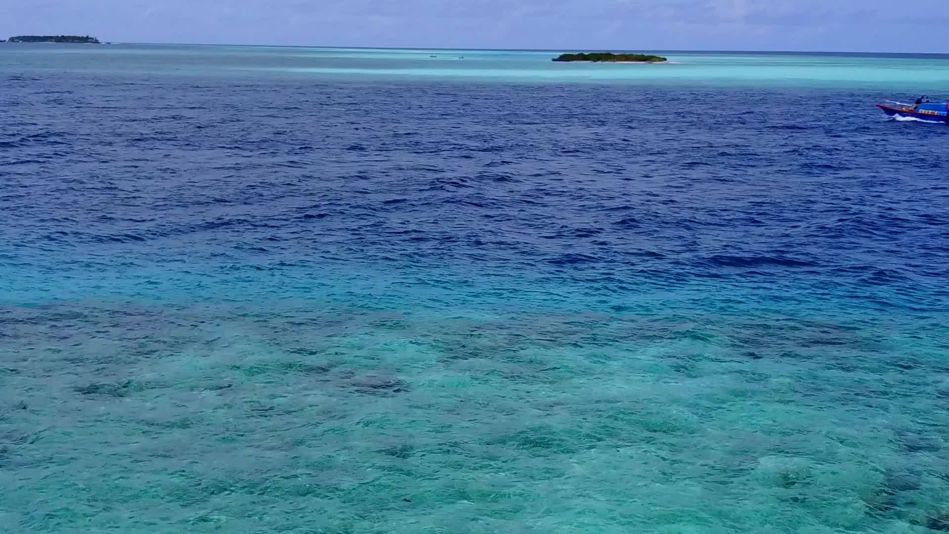 热带湾湾海滩冒险的阳光性质在度假胜地附近是干净的视频的预览图