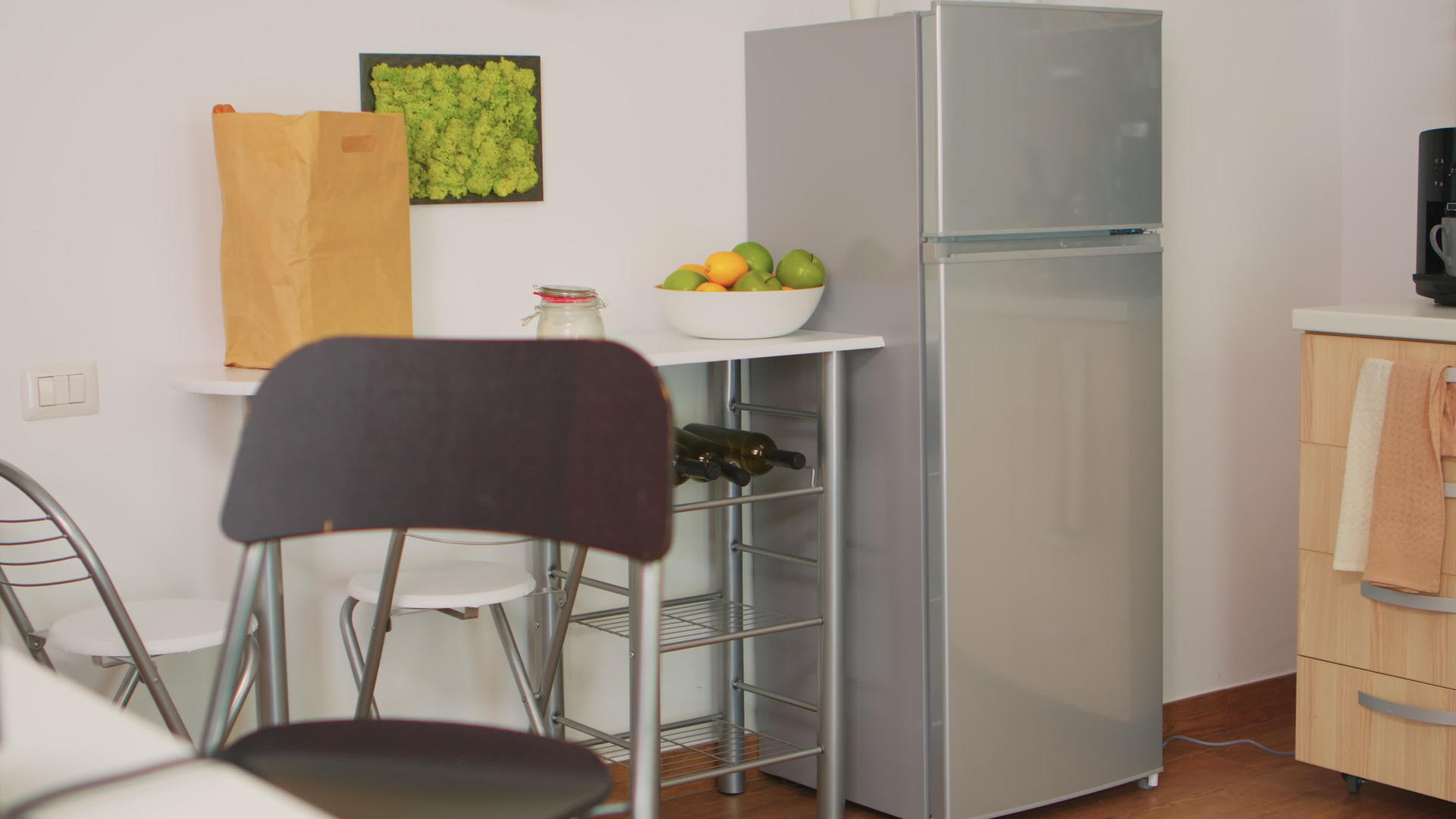 空厨房具有现代设计视频的预览图