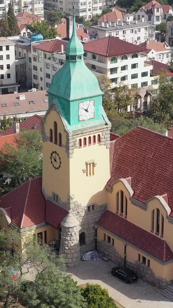 青岛基督教堂古建筑航拍视频视频的预览图