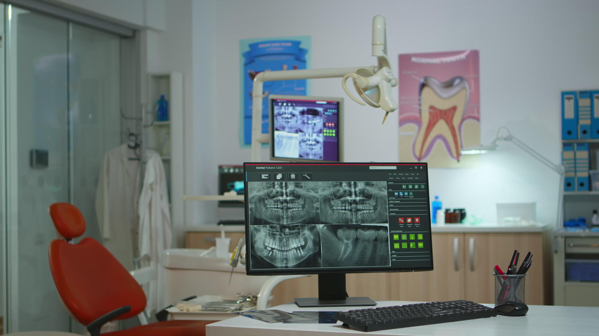 现代牙科医疗室的专用设备视频的预览图