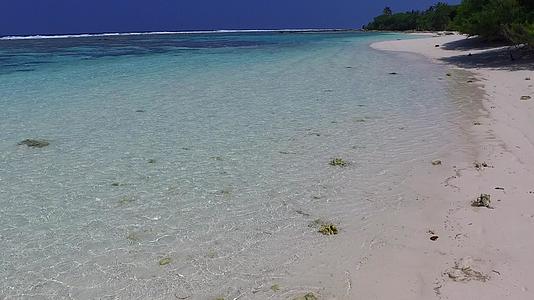 热带度假胜地海滩断端的宽角度纹理由珊瑚礁附近的蓝色组成视频的预览图