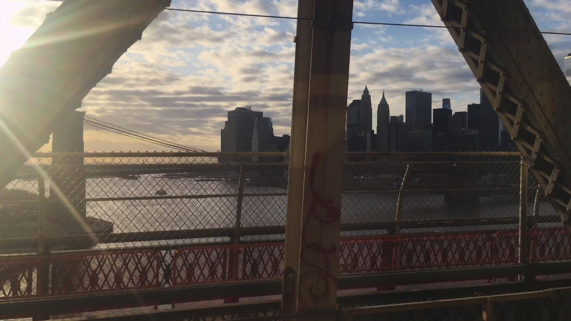曼哈顿桥和布鲁克林桥日落视频的预览图