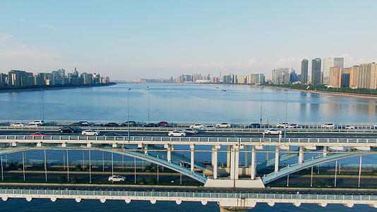 航拍杭州复兴大桥双层车流视频的预览图