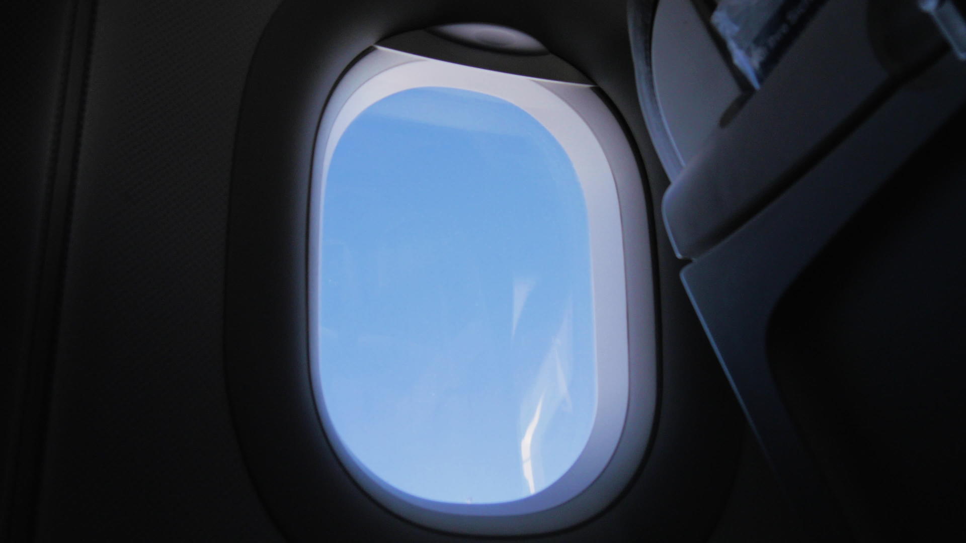 阳光客机窗口视频的预览图