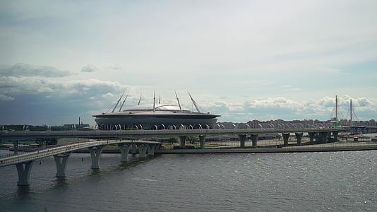圣彼得斯堡和Zsd泽尼体育场高速公路和城市景观视频的预览图