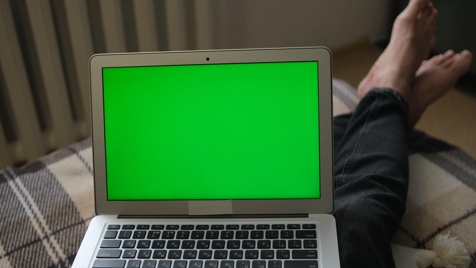 远程工作绿色笔记本电脑屏幕有择软焦点远程教育视频的预览图