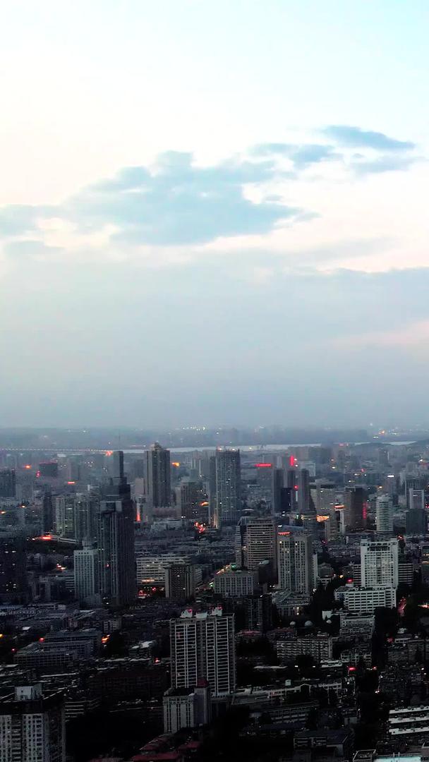 南京地标紫峰大厦夜景城市天际线视频的预览图