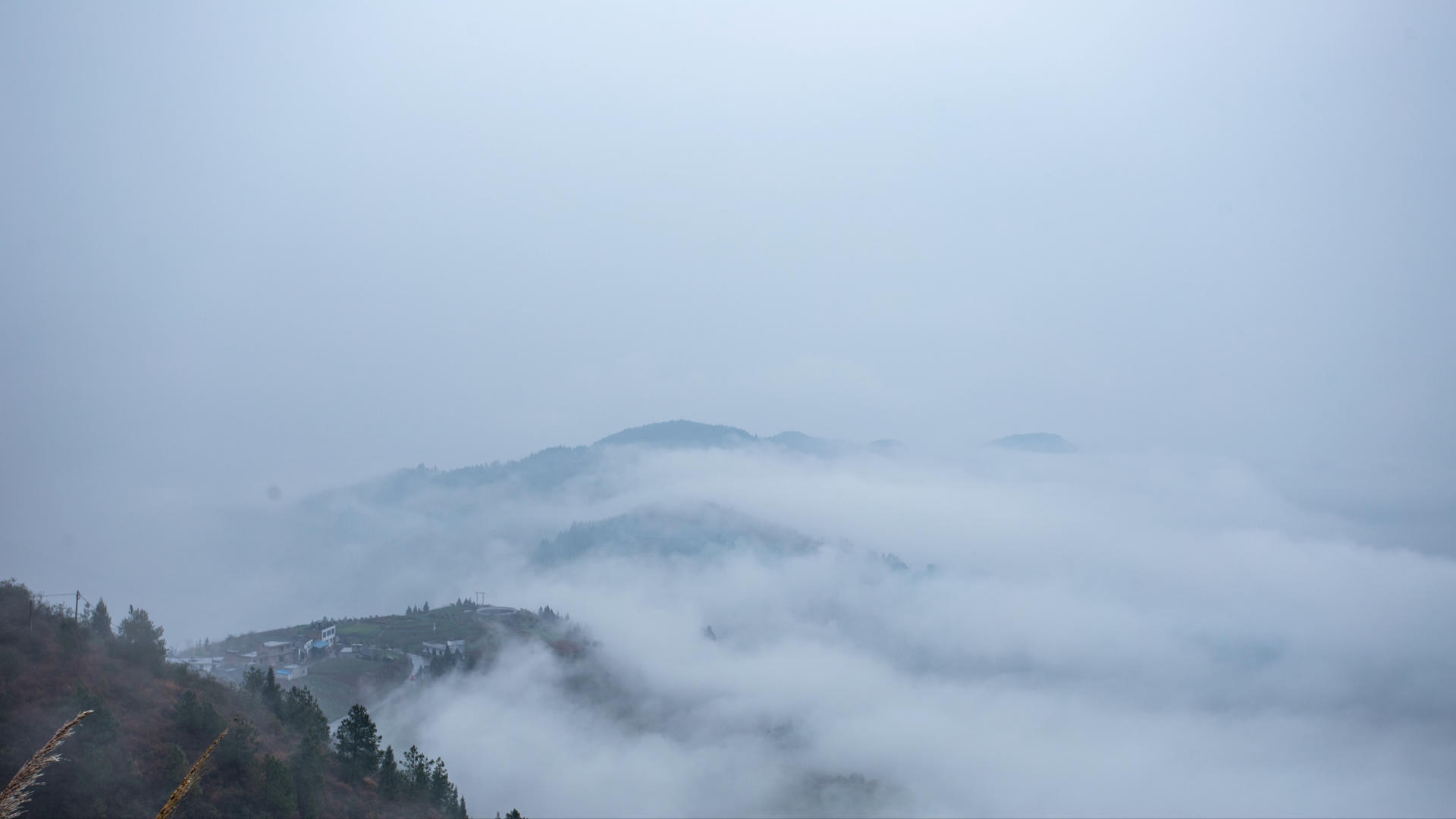 4K延时春雨绵绵山间云雾围绕宁静山村视频的预览图
