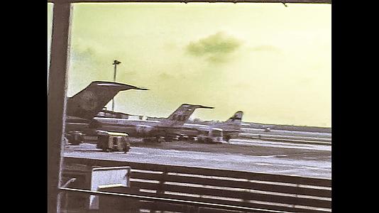MILAN1976年米兰机场70年代中期启动飞机视频的预览图