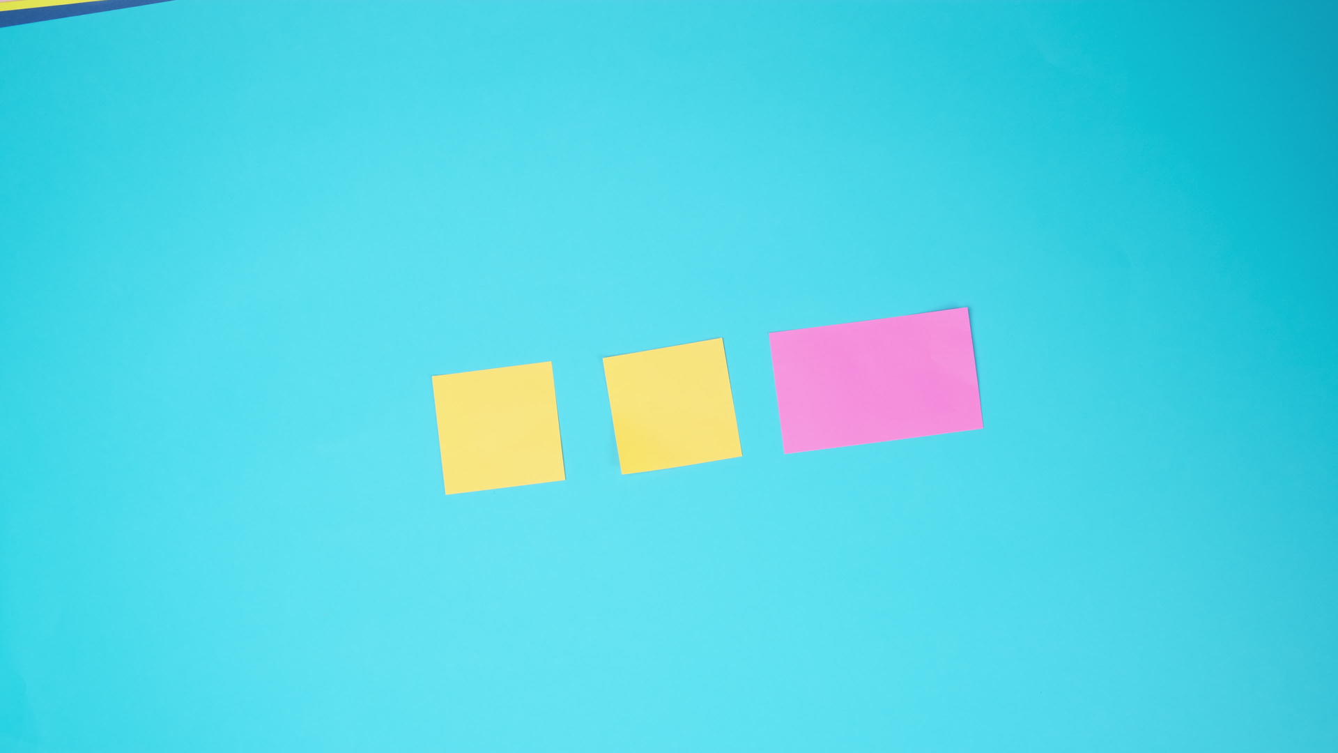 蓝色背景上的粉色纸贴纸视频的预览图