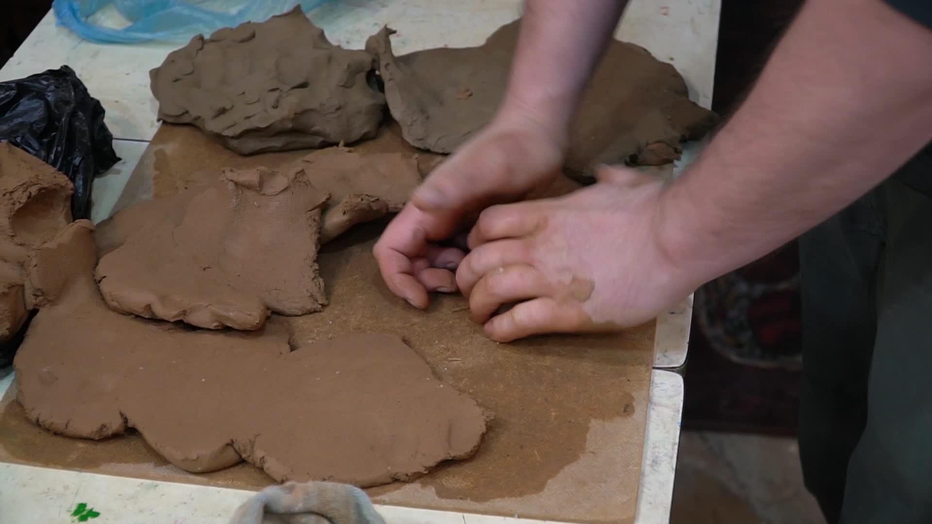 儿童陶艺工作室视频的预览图