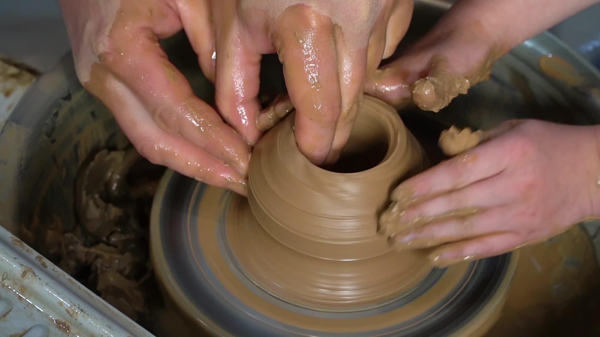 儿童陶艺工作室视频的预览图