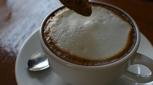 在热咖啡中加入红糖视频的预览图
