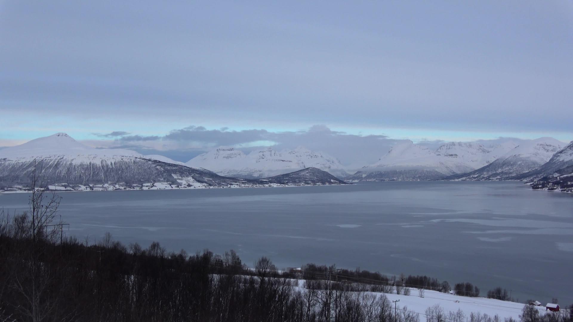 索尔乔斯莱拉fjordTromsNorway视频的预览图