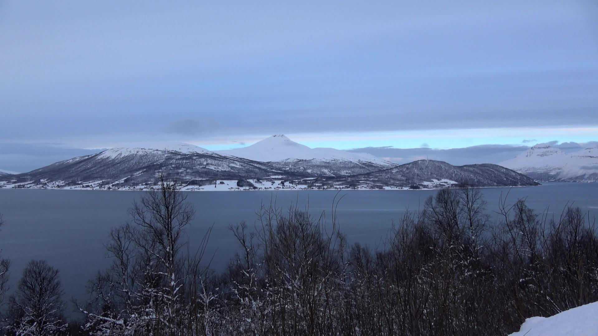 索尔乔斯莱拉fjordTromsNorway视频的预览图