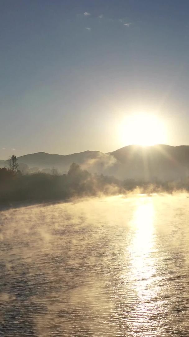 早晨丽江泸沽湖起雾逆光拍摄视频的预览图