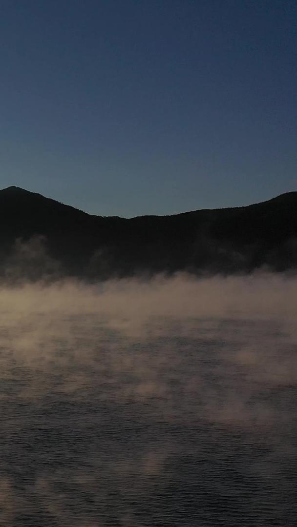 早晨丽江泸沽湖起雾逆光拍摄视频的预览图