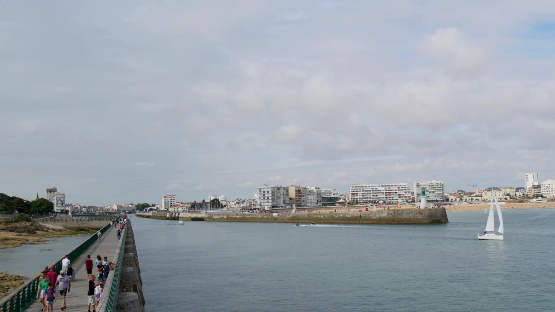 法国多隆纳河海滩全景视频的预览图