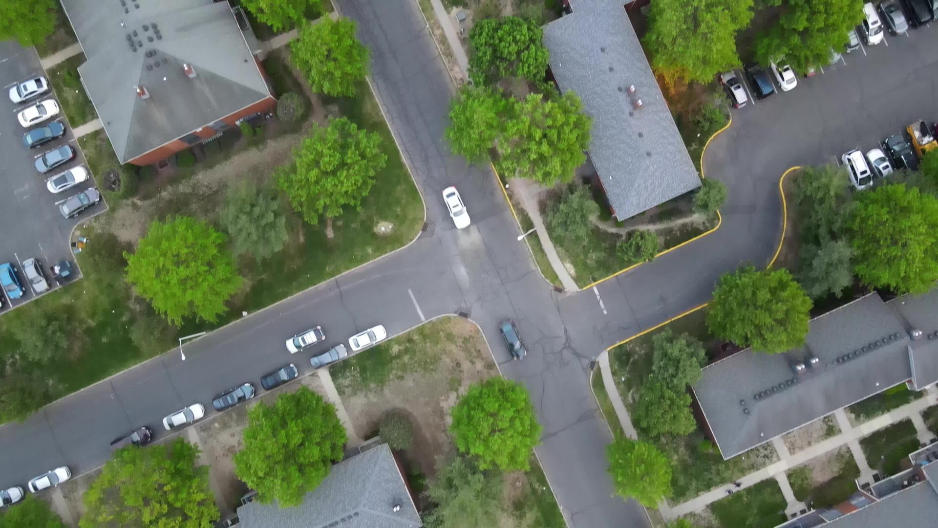 住在科罗纳空中停车场的许多小城镇usa视频的预览图