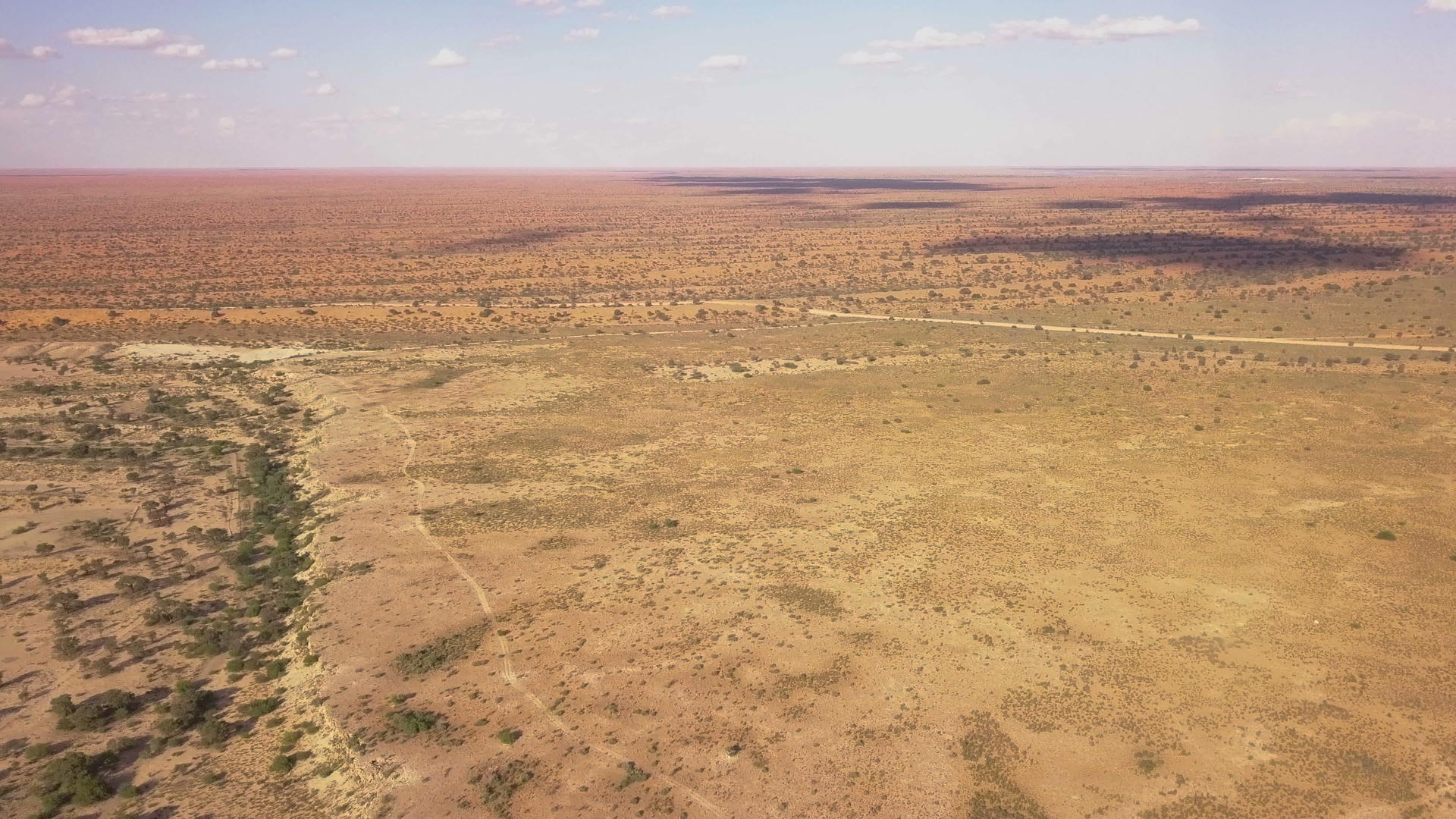 沙漠地貌的天空视图视频的预览图