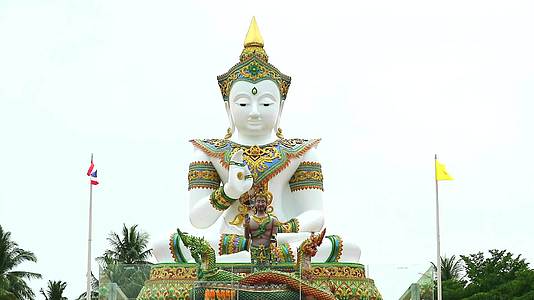 佛祖和Srisuttho神在KhaomaiKaew视频的预览图