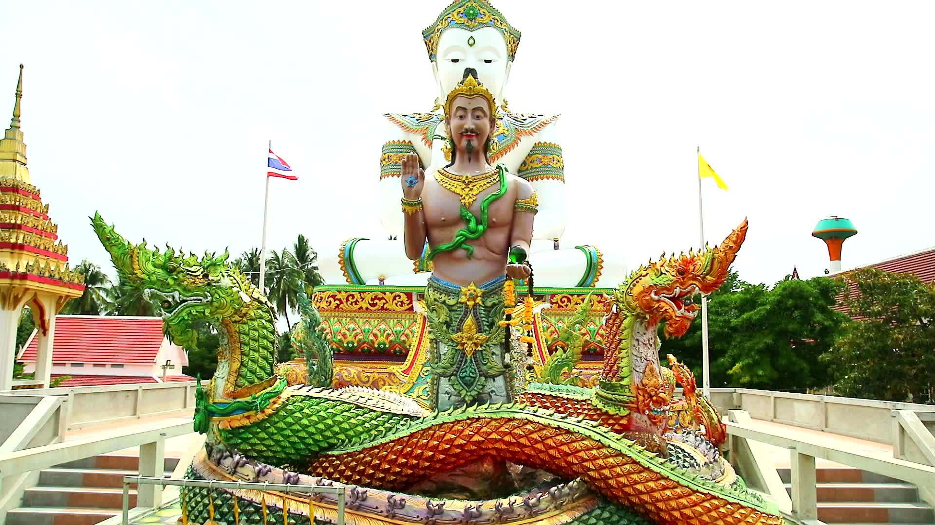 在KhaomaiKaew寺的Naga地位和Buddha视频的预览图