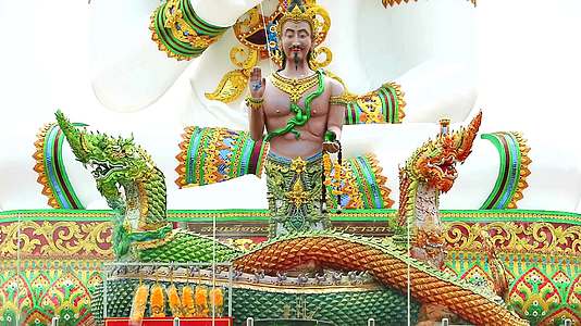 近似Srisuttho神在KhaomaiKaew寺庙视频的预览图