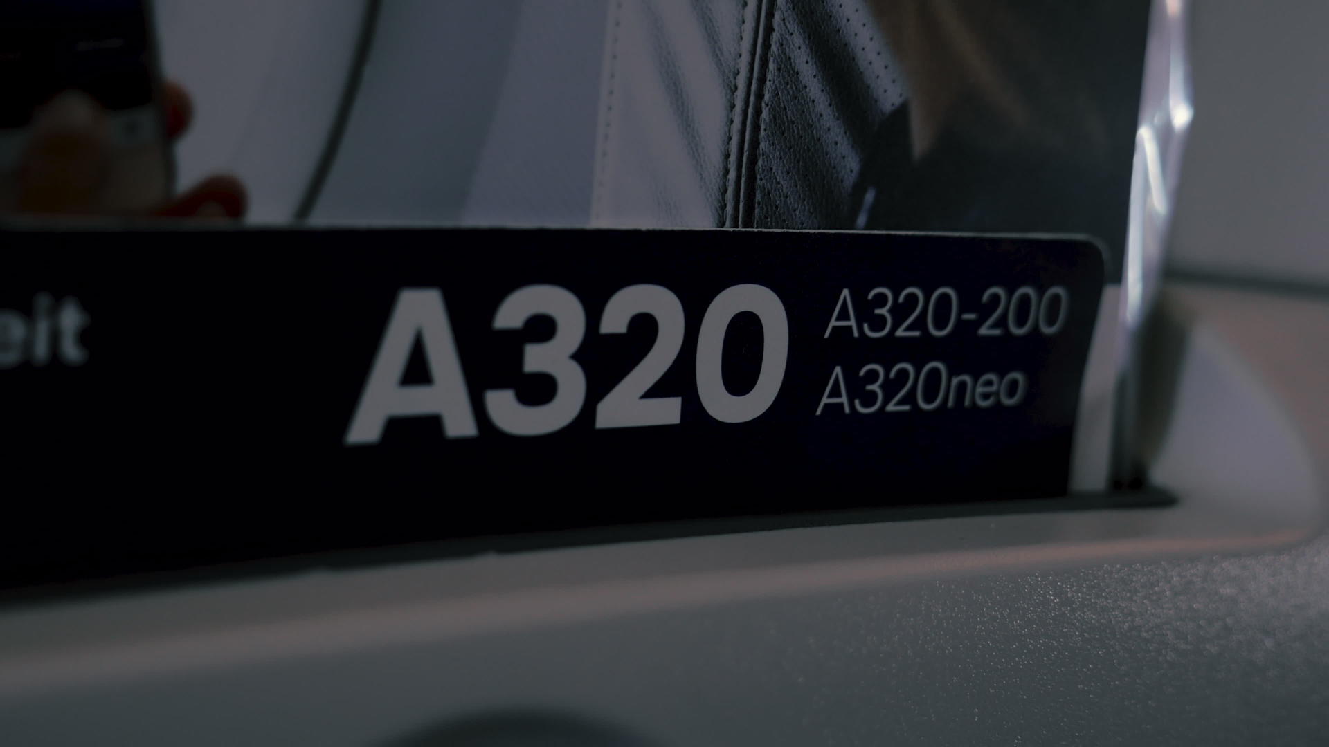 飞机内部标志视频的预览图