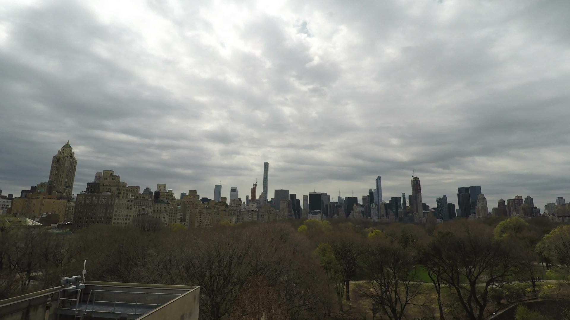 纽约从大都会艺术博物馆的屋顶看中央公园的风景视频的预览图