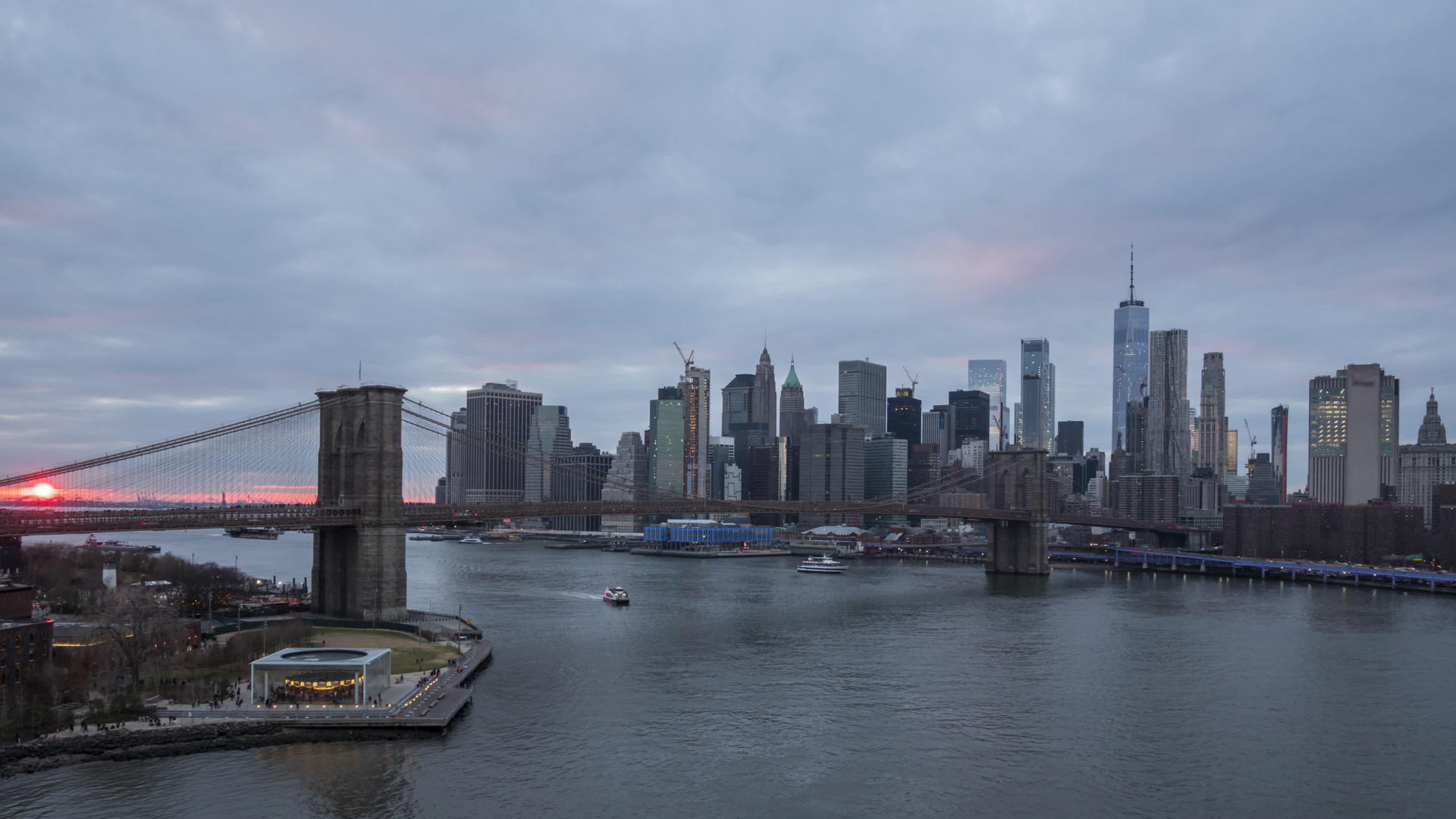 曼哈顿和布鲁克和布鲁克林桥的天线在纽约州日夜视频的预览图