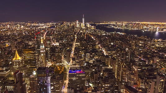 曼哈顿的风景在晚上观察纽约和美国的统一状态视频的预览图