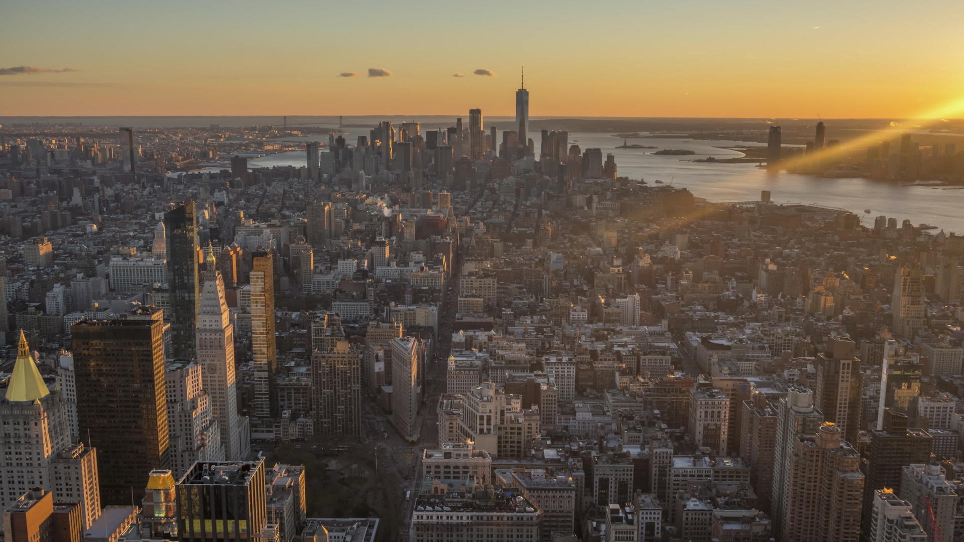 当曼哈顿的风景日落时纽约联合州的空气从白天到晚上观察视频的预览图