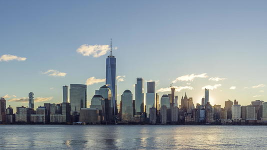 曼哈顿的城市阳光明媚的早晨美国在纽约的统一状态视频的预览图