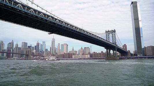 我们的亚胡森湾布鲁克林和曼哈顿桥视频的预览图