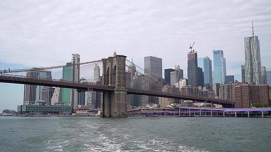 我们的亚胡森湾布鲁克林和曼哈顿桥视频的预览图