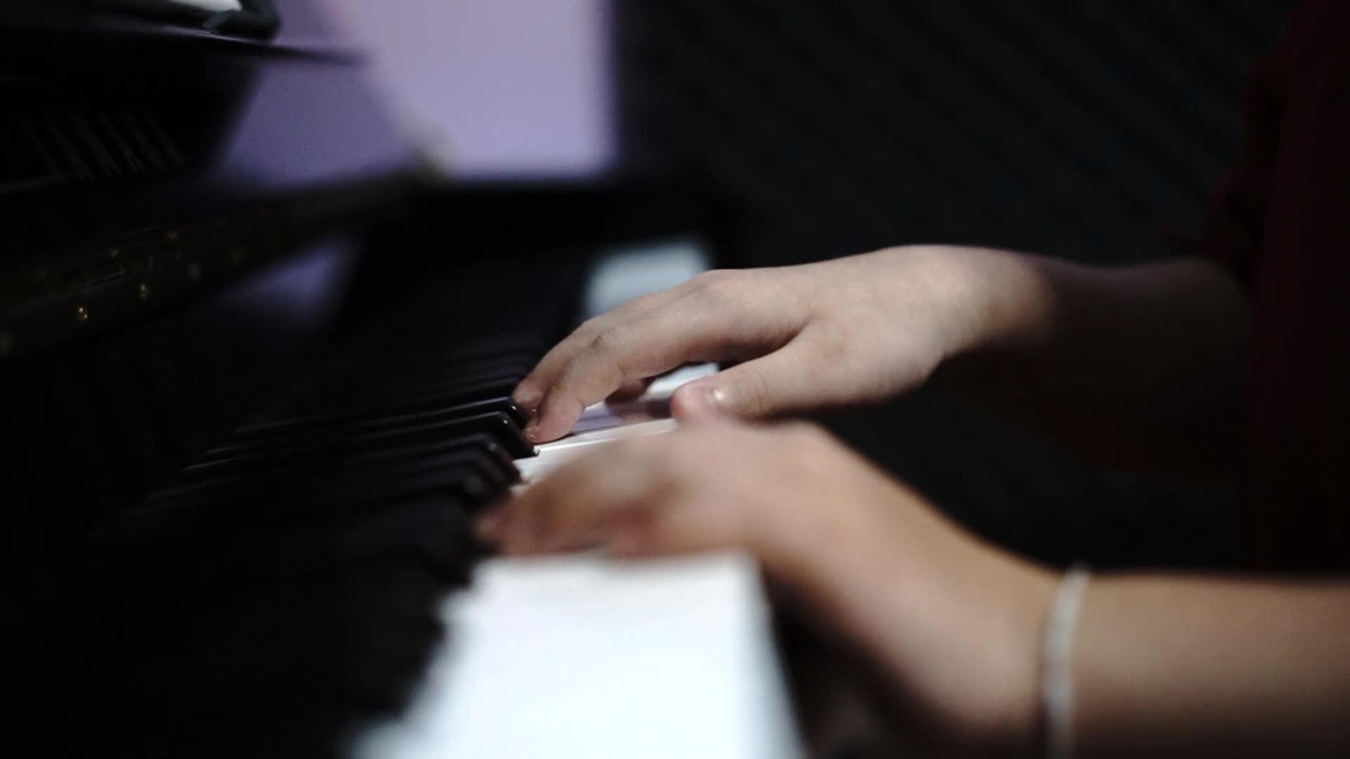 钢琴键按键视频的预览图