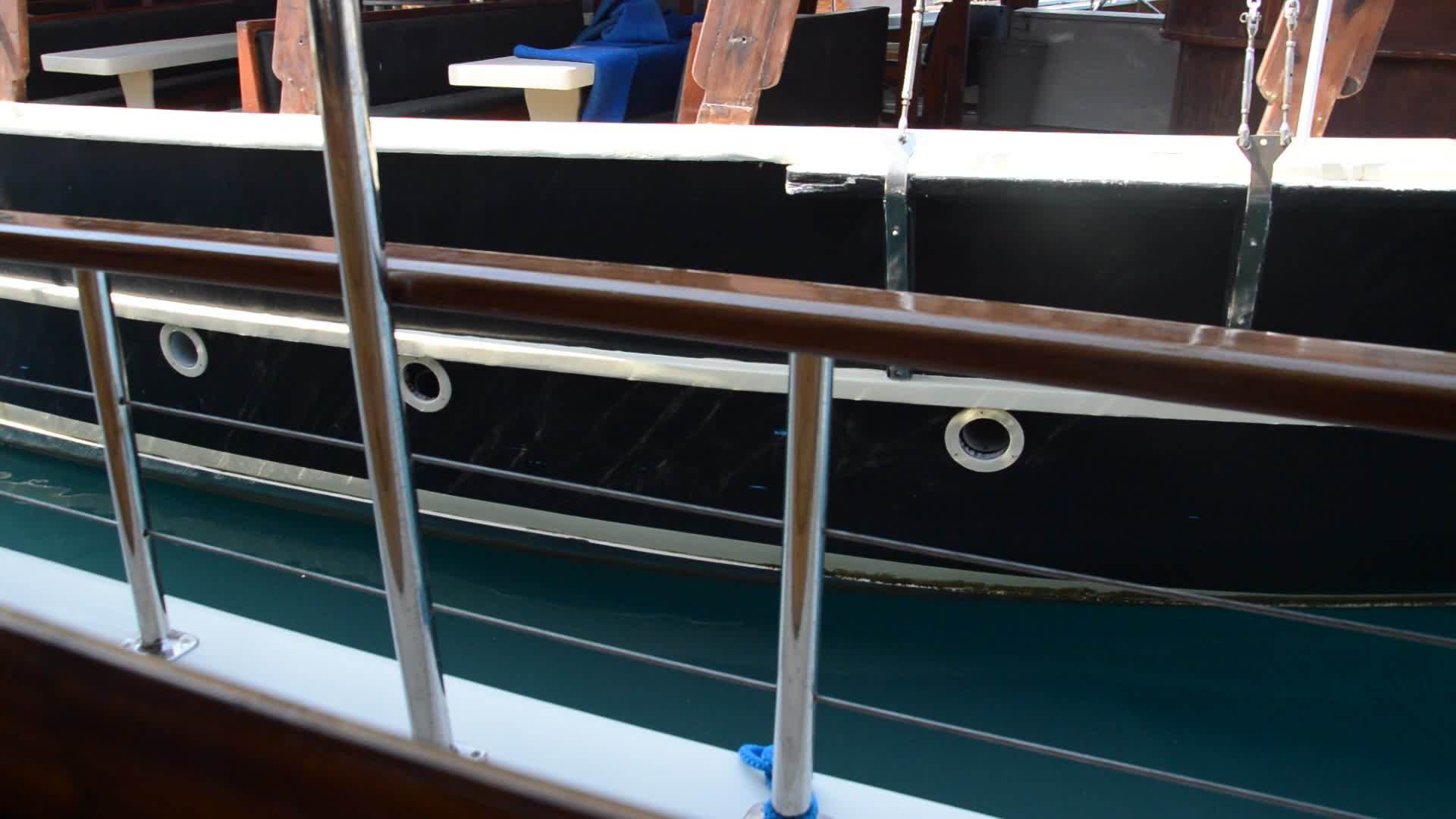 游艇甲板的细节和设计元素视频的预览图