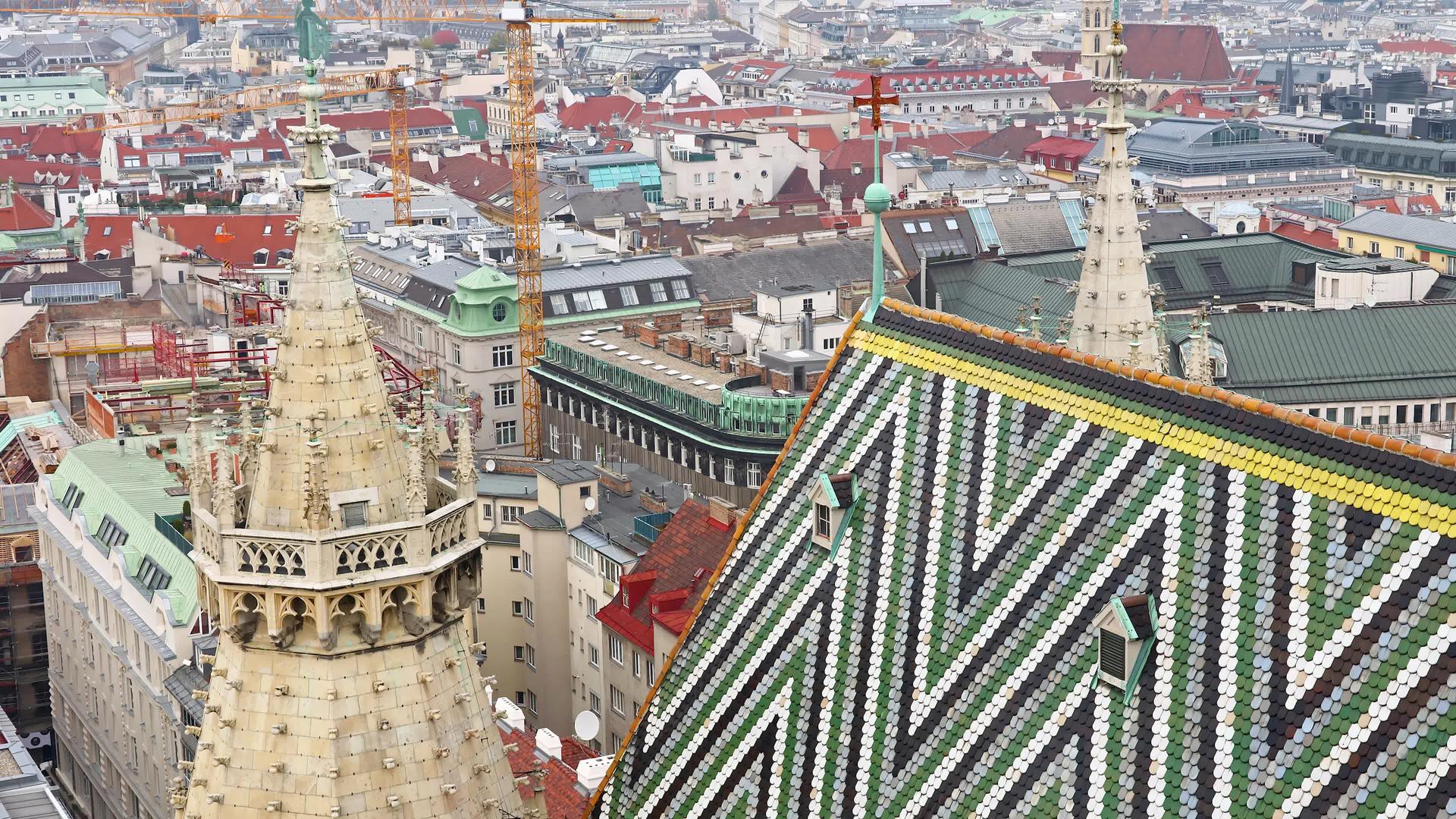 维纳大教堂的屋顶视频的预览图